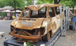 Bucha’da vurulan araç Berlin’de sergileniyor