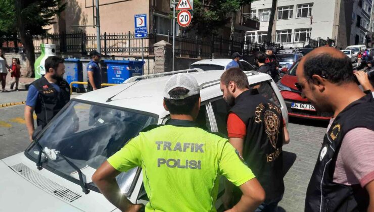 Beyoğlu ve Esenler’de okul önlerinde asayiş uygulaması: Araçlar durdurulup didik didik arandı