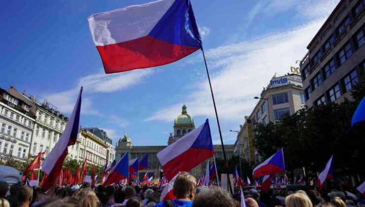 Çekya’da hükümete karşı protesto!