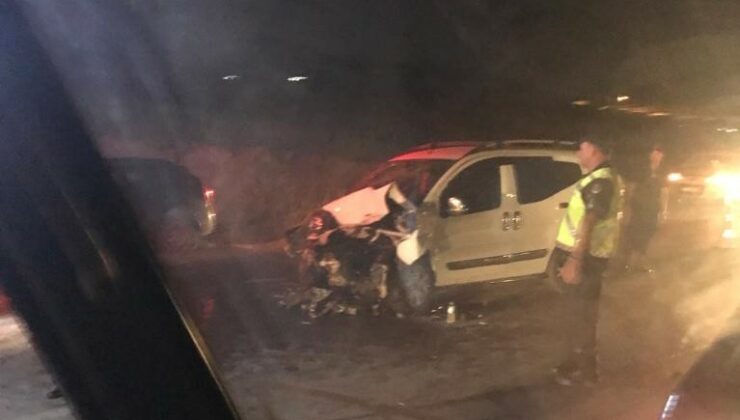 Gaziantep’te ticari araç ile otomobil kafa kafaya çarpıştı: 8 yaralı
