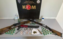 Polis silah, kelepçe ve uyuşturucu ele geçirdi: 2 gözaltı