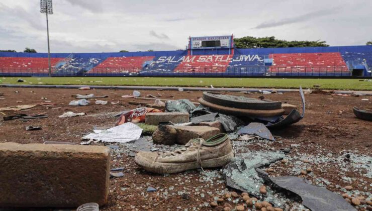 Endonezya’da futbol maçında çıkan izdihamda 32 çocuk hayatını kaybetti