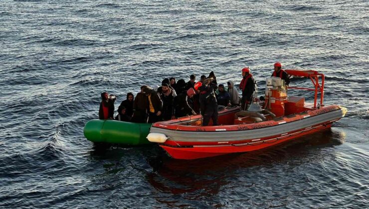 İzmir açıklarında 30 düzensiz göçmen kurtarıldı, 28 göçmen yakalandı