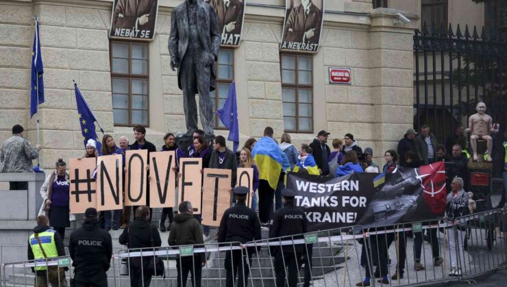 Prag’daki AB zirvesi öncesi “Ukrayna’ya destek” gösterisi