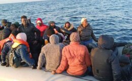 Ege Denizi’nde 63 göçmen yakalandı, 33 göçmen kurtarıldı