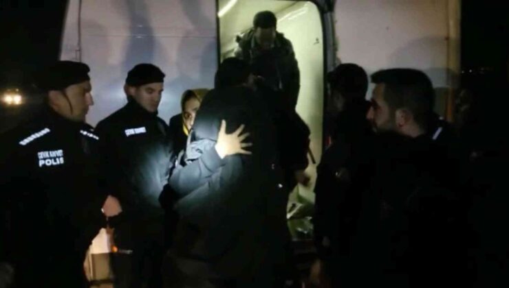 (Özel) Bursa’da nefes kesen kovalamaca…Minibüsten 31 kaçak çıktı
