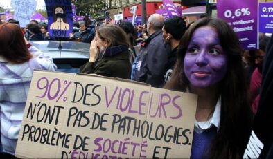 Paris’te kadın cinayetleri protestosu