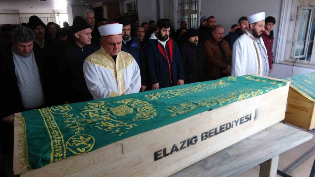 almanyadan izne geldi hatayda babasiyla enkaz altinda kaldi c17332c