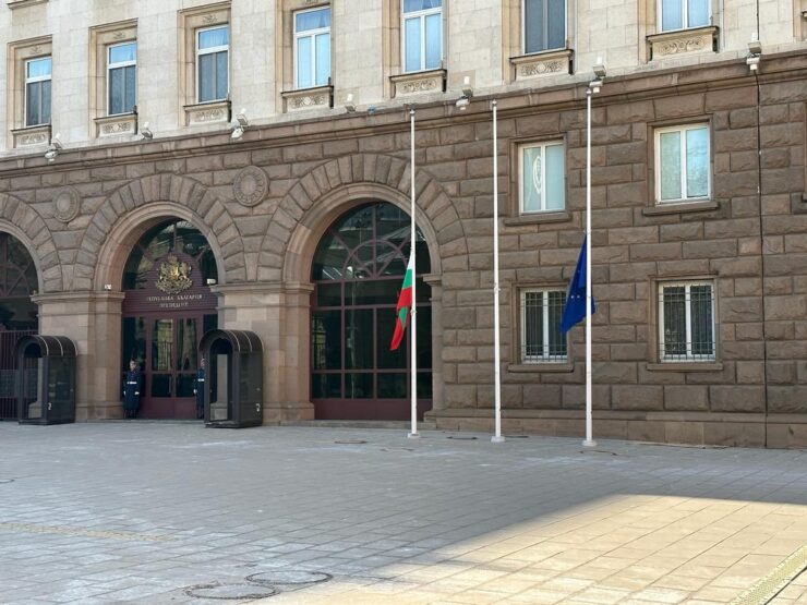 bulgaristanda tum devlet kurumlarinda bayraklar yariya indirildi d4b96d8