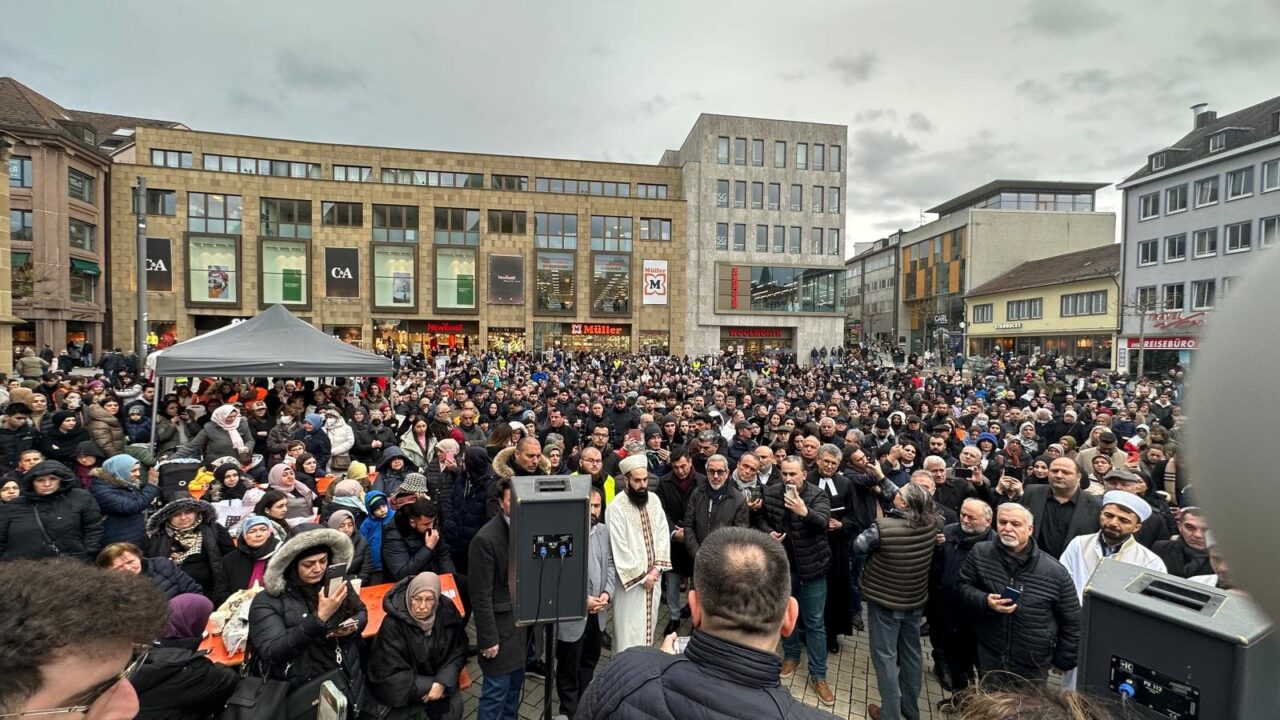 heilbronnda depremzedeler dualarla anildi