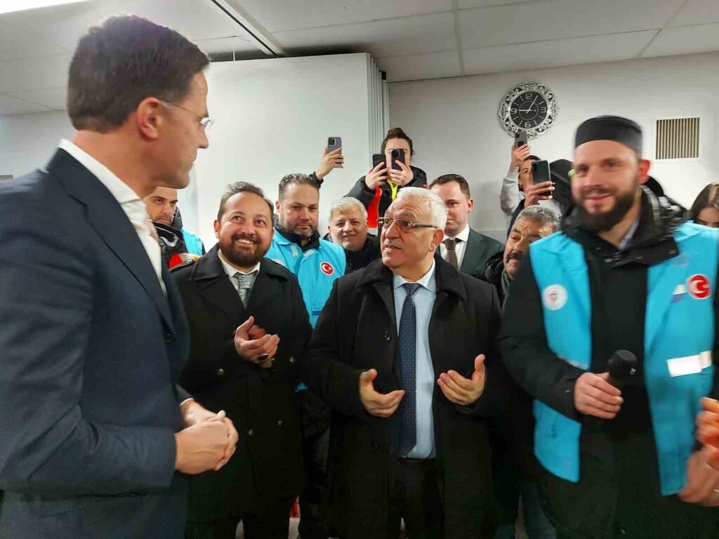 hollanda basbakani rutte rotterdam camiini ziyaret etti 0968094