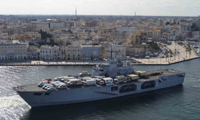 italya turkiyeye insani yardim malzemesi tasiyan askeri gemi gonderdi e86157b