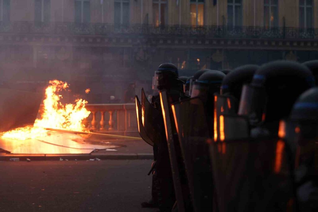 fransada protestocular polisle catisti 58 gozalti 7d5ff90