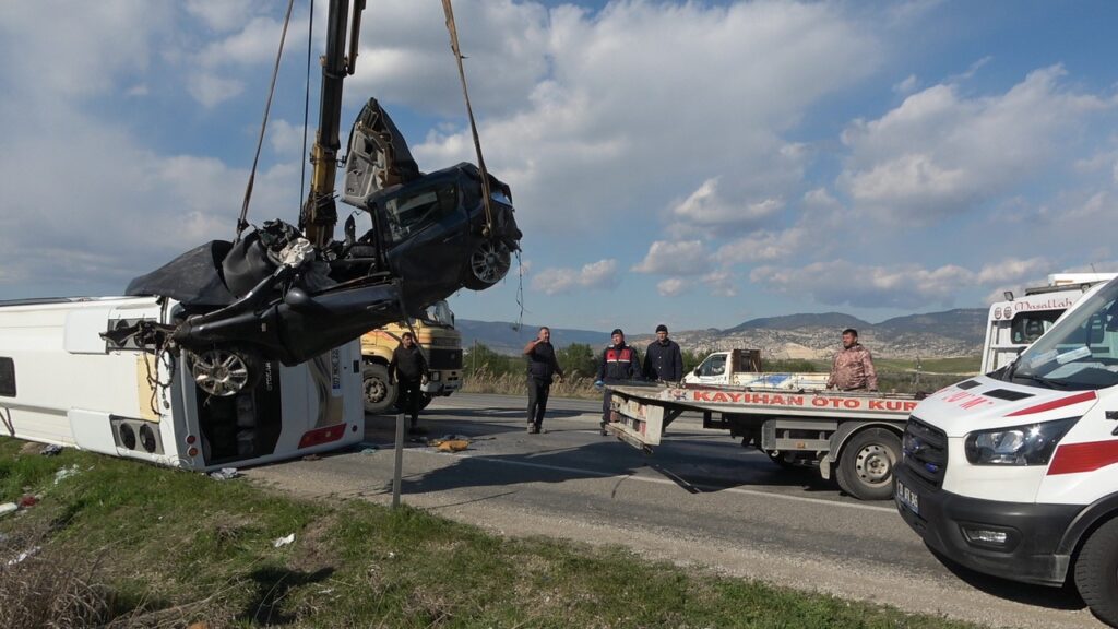 tur midibusu kazasinda olu sayisi 2ye yukseldi 120f0a8