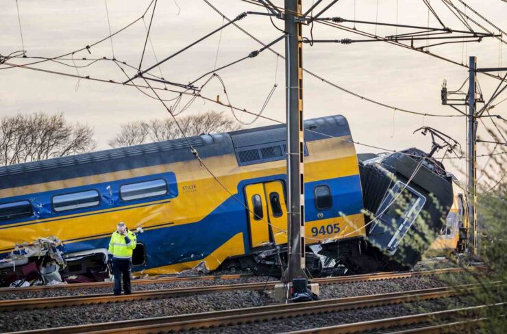 hollandada yolcu treni raydan cikti 1 olu 30 yarali 8d6a2e2