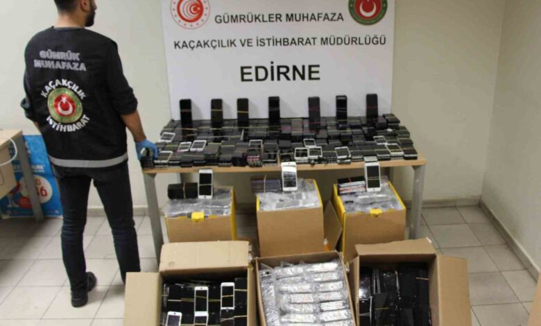 kapikule gumruk kapisinda 3 milyon 730 bin lira degerinde 6 bin adet telefon ele gecirildi a7fb0b7