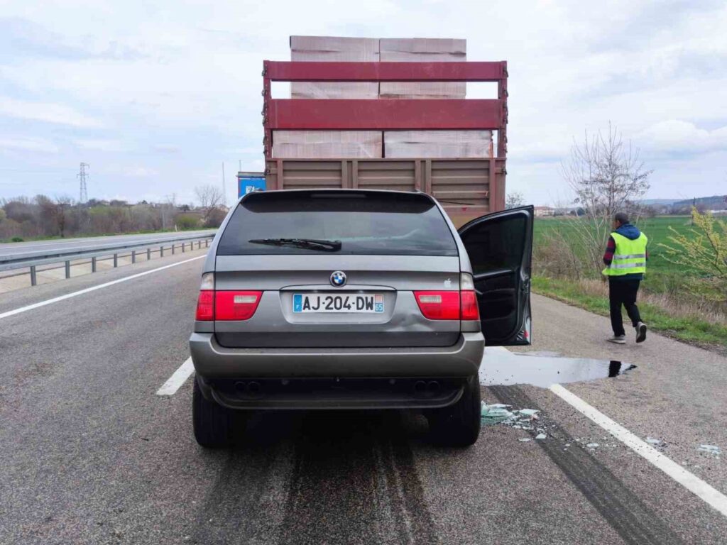 yabanci plakali arac tira ok gibi saplandi 1 yarali 707d419